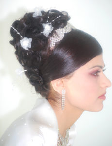 Coupe de cheveux chignon boucle pour mariage ou soirée Espace Coiffure Lausanne