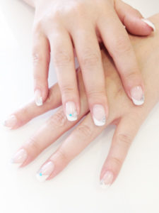 Onglerie Nail Art diamant bleu French manucure blanche Espace Coiffure et Esthetique Lausanne Vaud Suisse